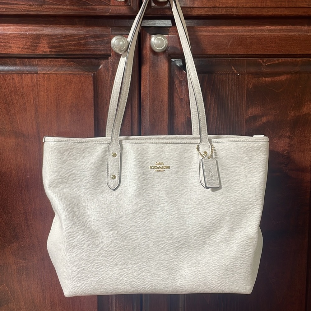 Coach shoulder tote / purse / handbag